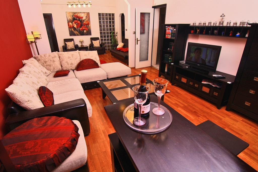 Nirvana Accommodation Bukarest Eksteriør billede