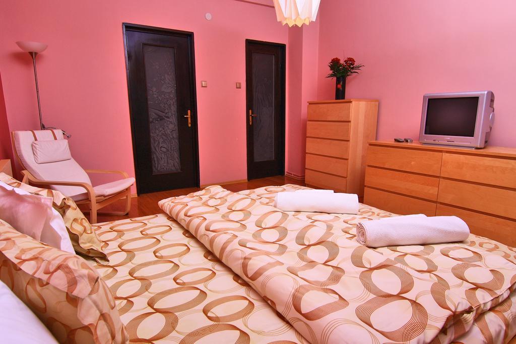 Nirvana Accommodation Bukarest Eksteriør billede