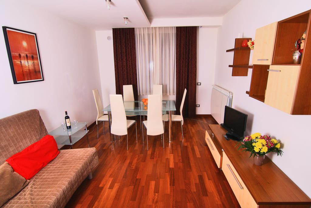 Nirvana Accommodation Bukarest Eksteriør billede
