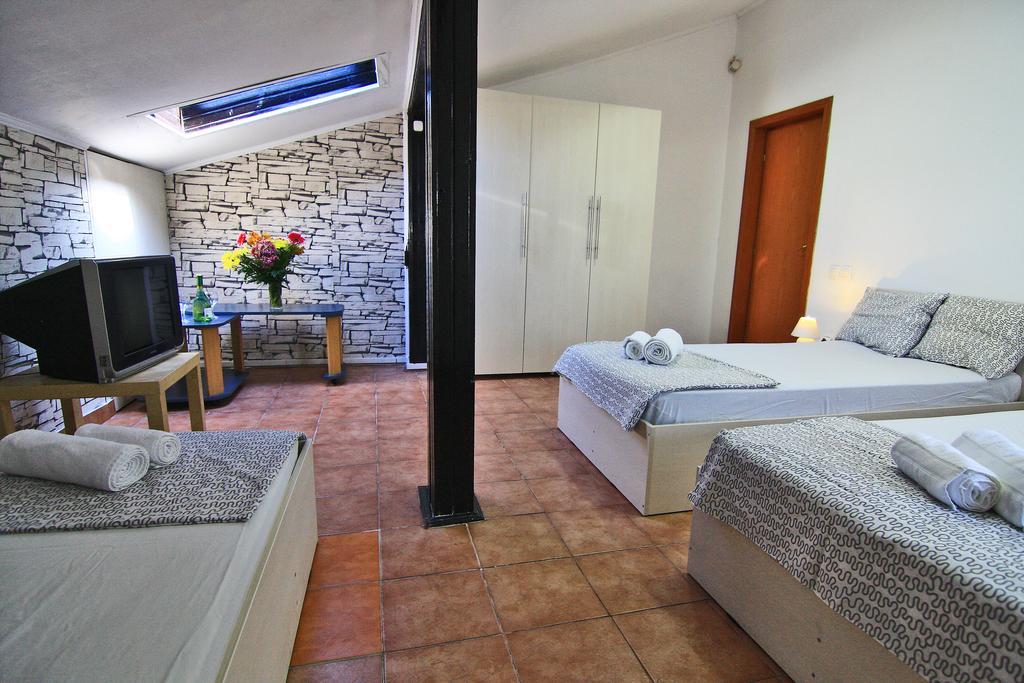 Nirvana Accommodation Bukarest Eksteriør billede