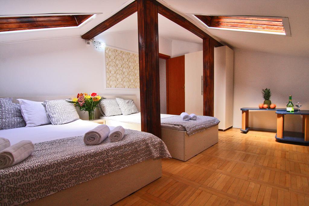 Nirvana Accommodation Bukarest Eksteriør billede