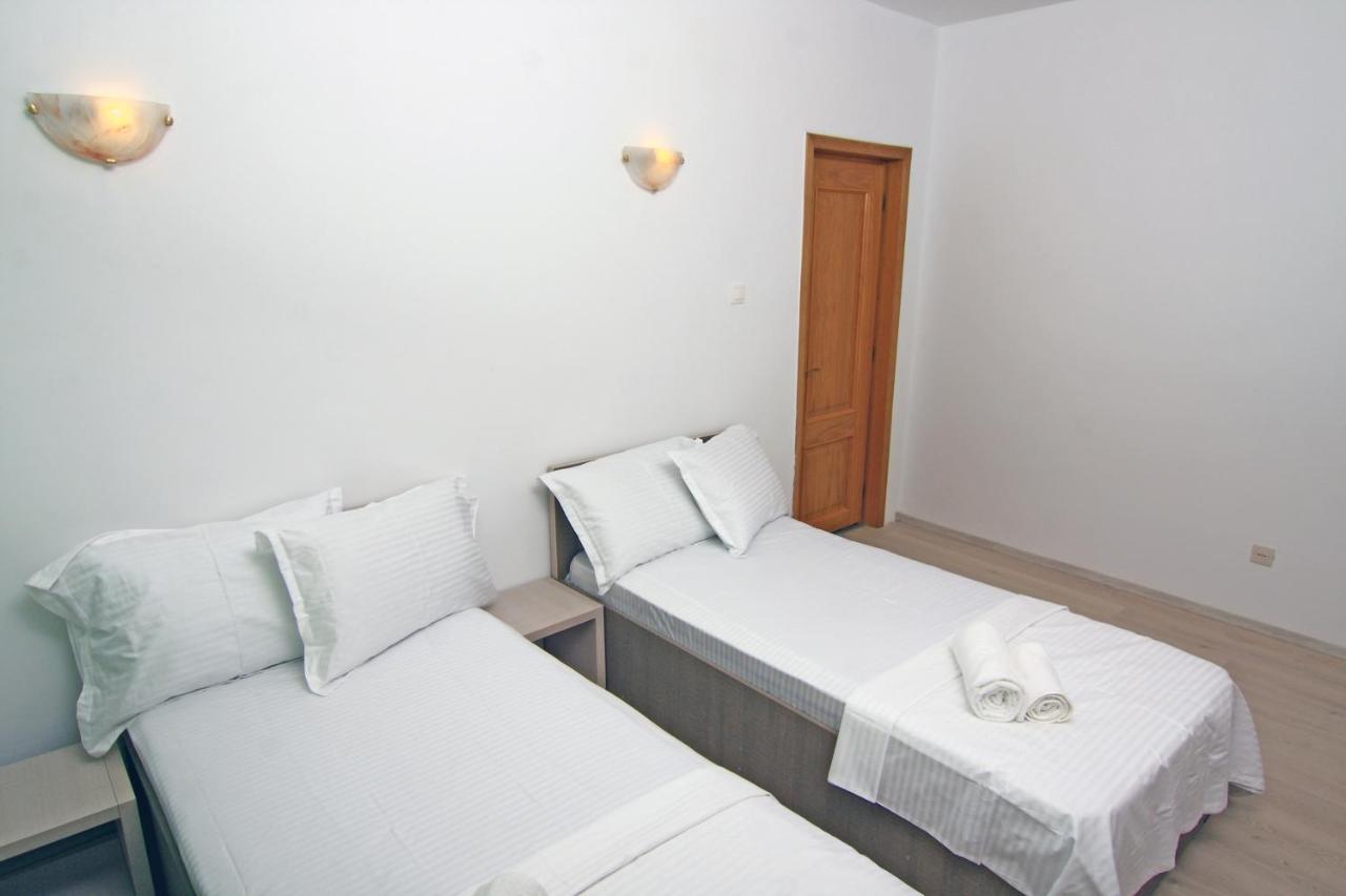 Nirvana Accommodation Bukarest Eksteriør billede